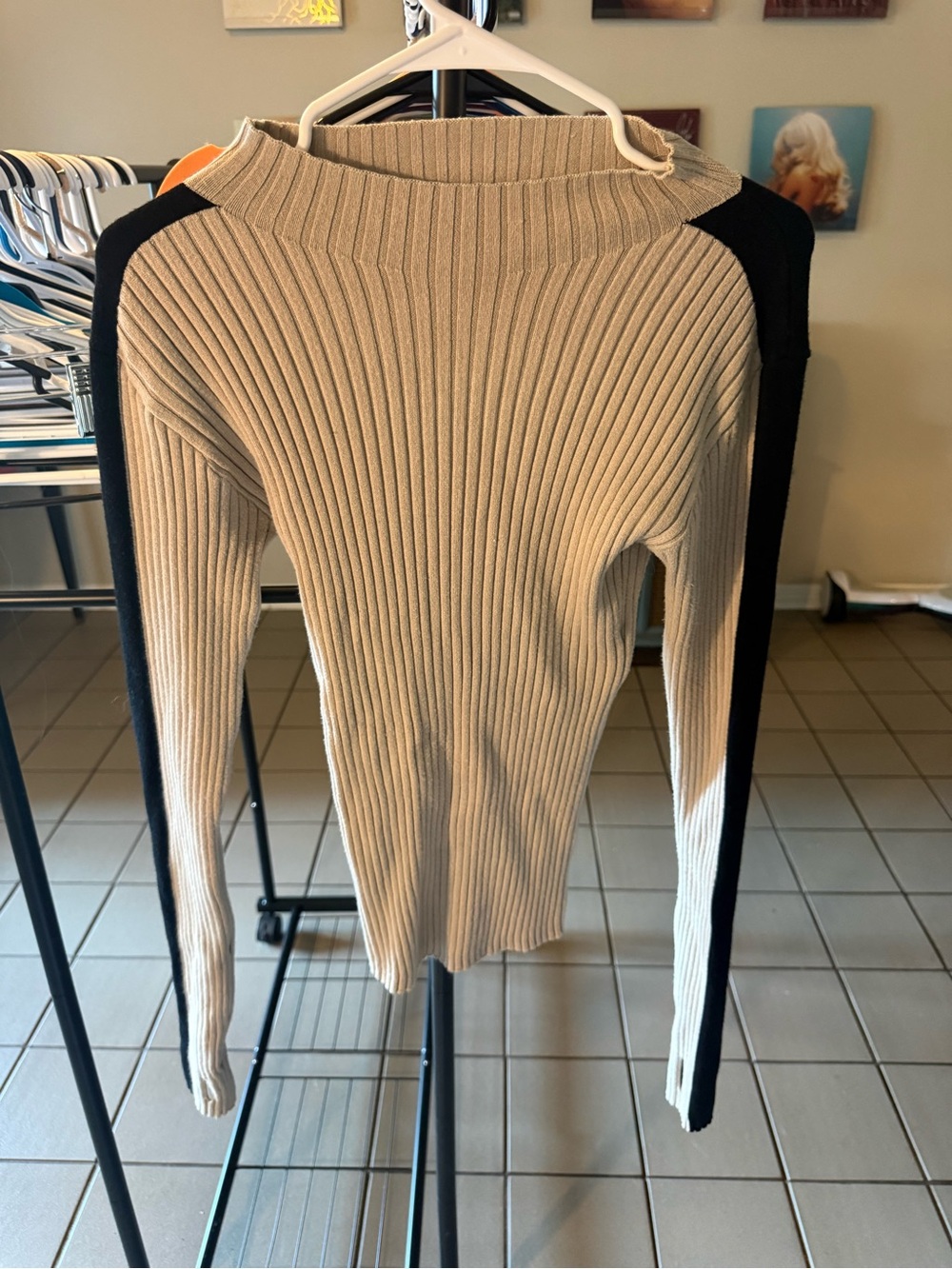 blanc noir Beige Ribbed Long-Sleeve Crew with Black Sleeve Panels